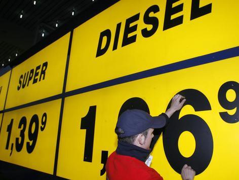 Survey: majority of germans in favor of lowering gasoline tax